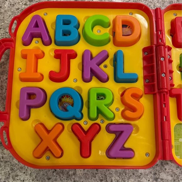 Playskool Sesame Street Elmo’s On the Go Letters Alphabet Travel Fun Case - Picture 3 of 9